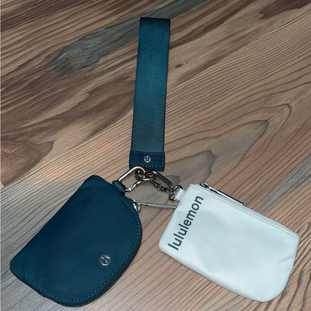 Lululemon Dual Key pouch chain